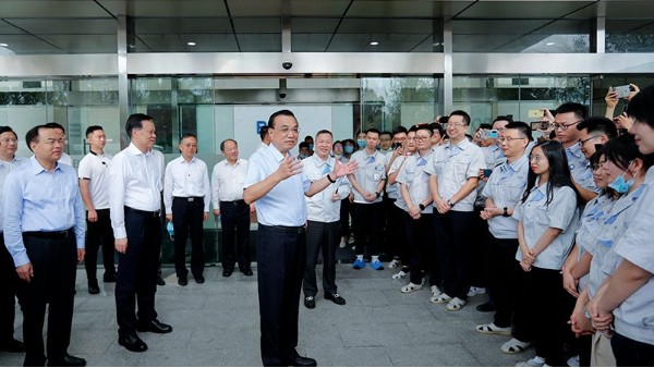 李克强总理考察京东方（重庆）-青天特克合作企业重庆京东方